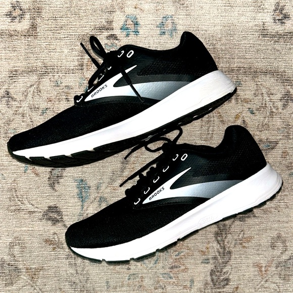 Brooks Running Shoes Blackk &White Women’s Size 11 European size 43 - Picture 2 of 6